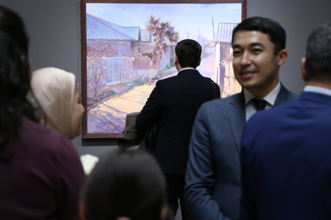 “Chizgilar dialogi” hisobot ko‘rgazmasi: Badiiy ta’limda kasbiy mahorat va zamonaviy yondashuvlar ifodasi