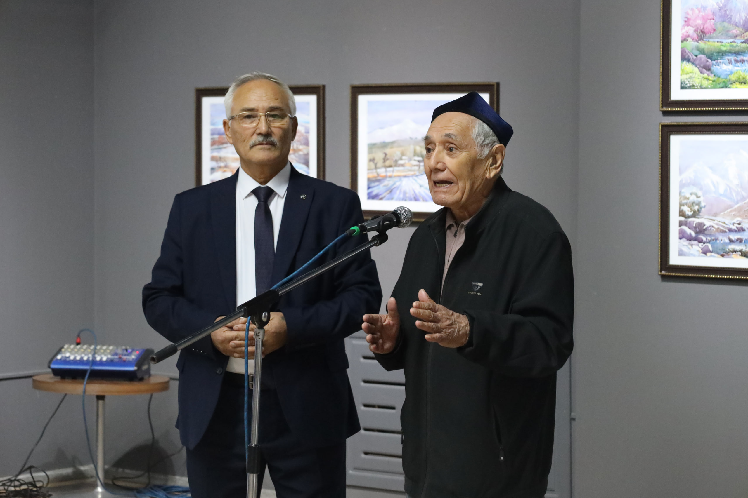 “CHO‘QQILARDAGI SEHRLI OLAM” — KOMILJON KAMBAROVNING SHAXSIY KO‘RGAZMASI