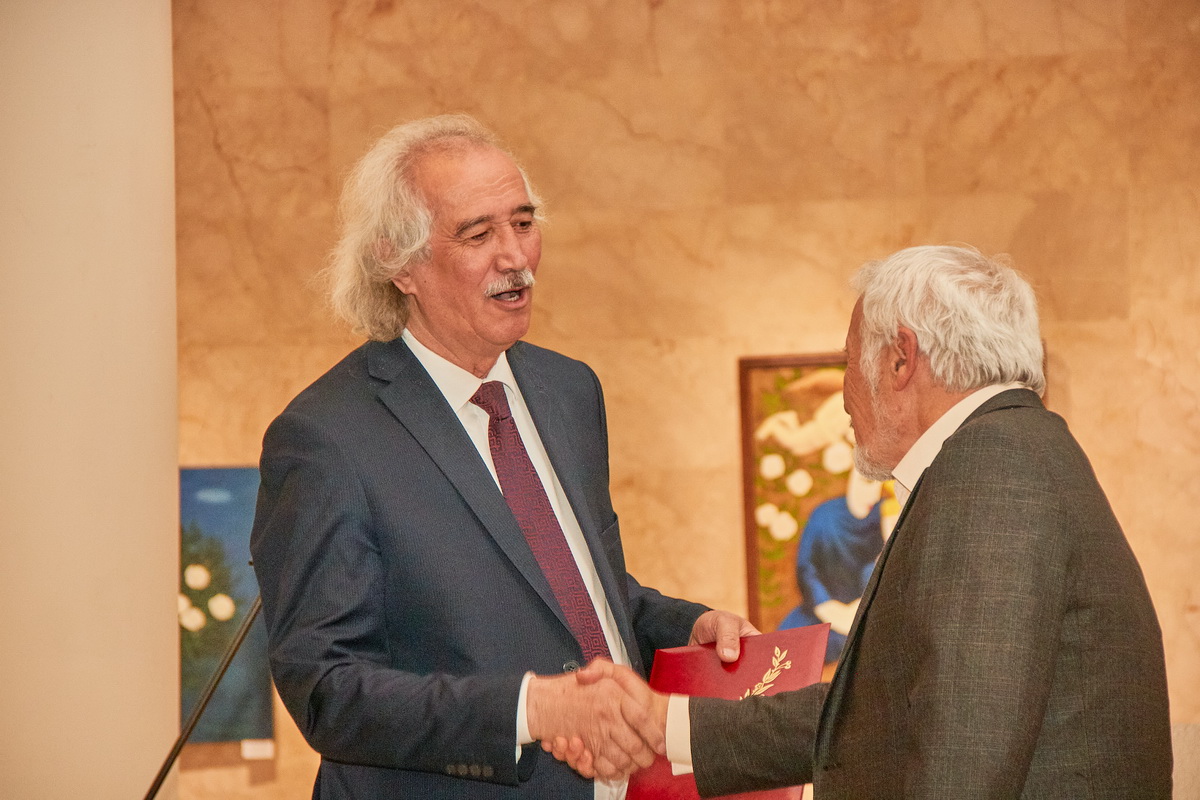 Fayzulla Ahmadaliyevning “Hadis izidan” nomli shaxsiy koʻrgazmasi ochildi