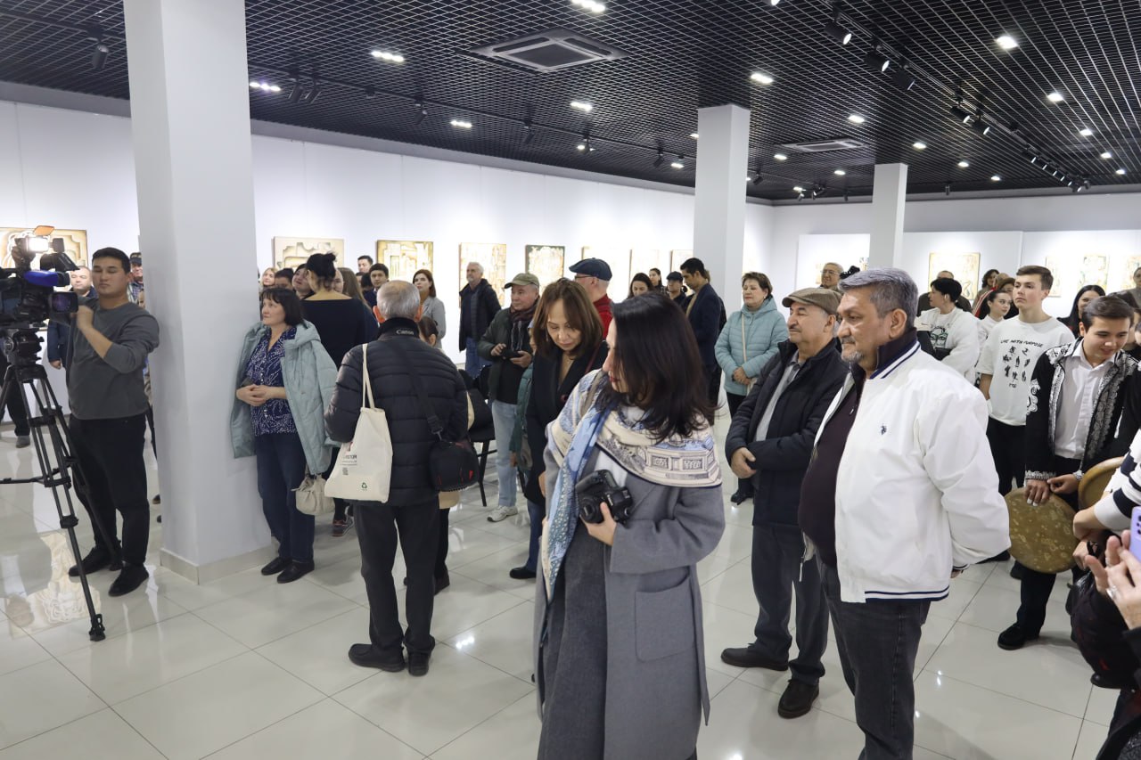 O`zbekiston Respublikasi Konstitutsiyasining 33 yilligiga bag`ishlangan Rassom Bahodir Zokirovning  shaxsiy ko'rgazmasi
