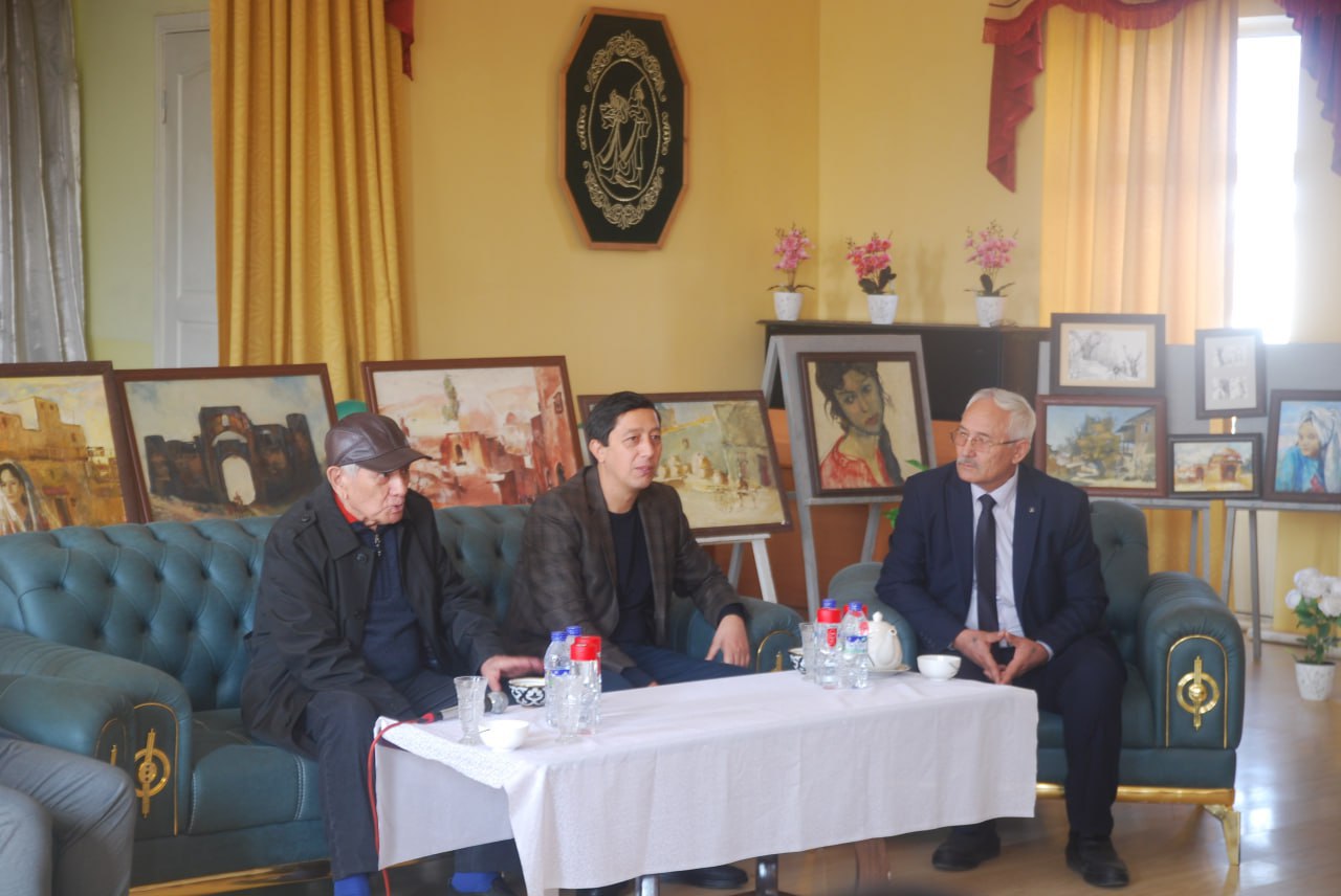 Baxtiyor Nazarovning "Kino olamidagi izlanishlar" mavzusida shaxsiy ko‘rgazmasi ochildi.