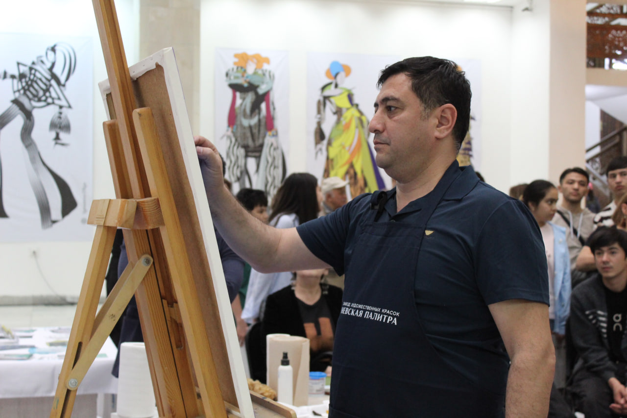 Rassomlik mahorat ustaxonasi stajyor-tadqiqotchisidan tempera bo‘yicha mahorat darsi o'tkazildi