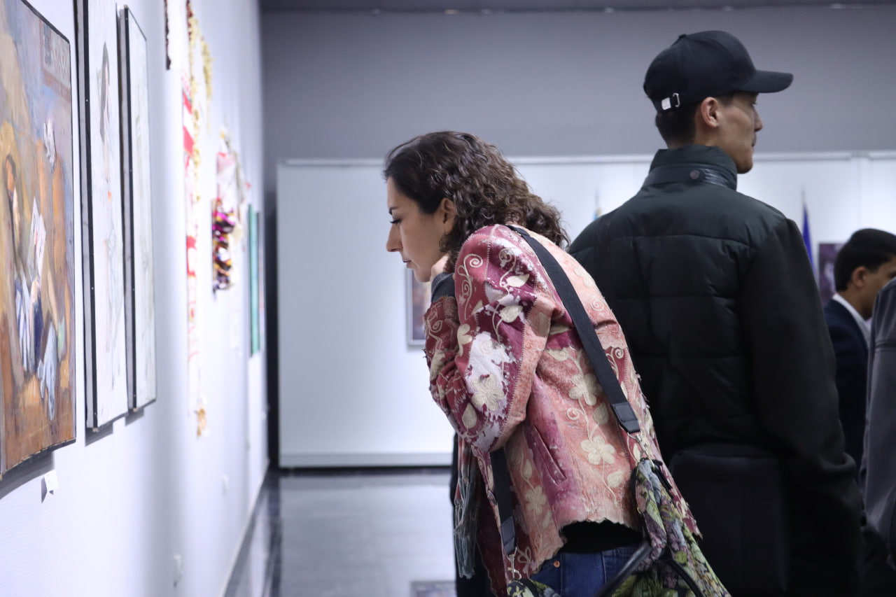 “Akademiya” galereyasida “Ruminiya milliy liboslaridan ilhomlanib” ko‘rgazmasi ochildi