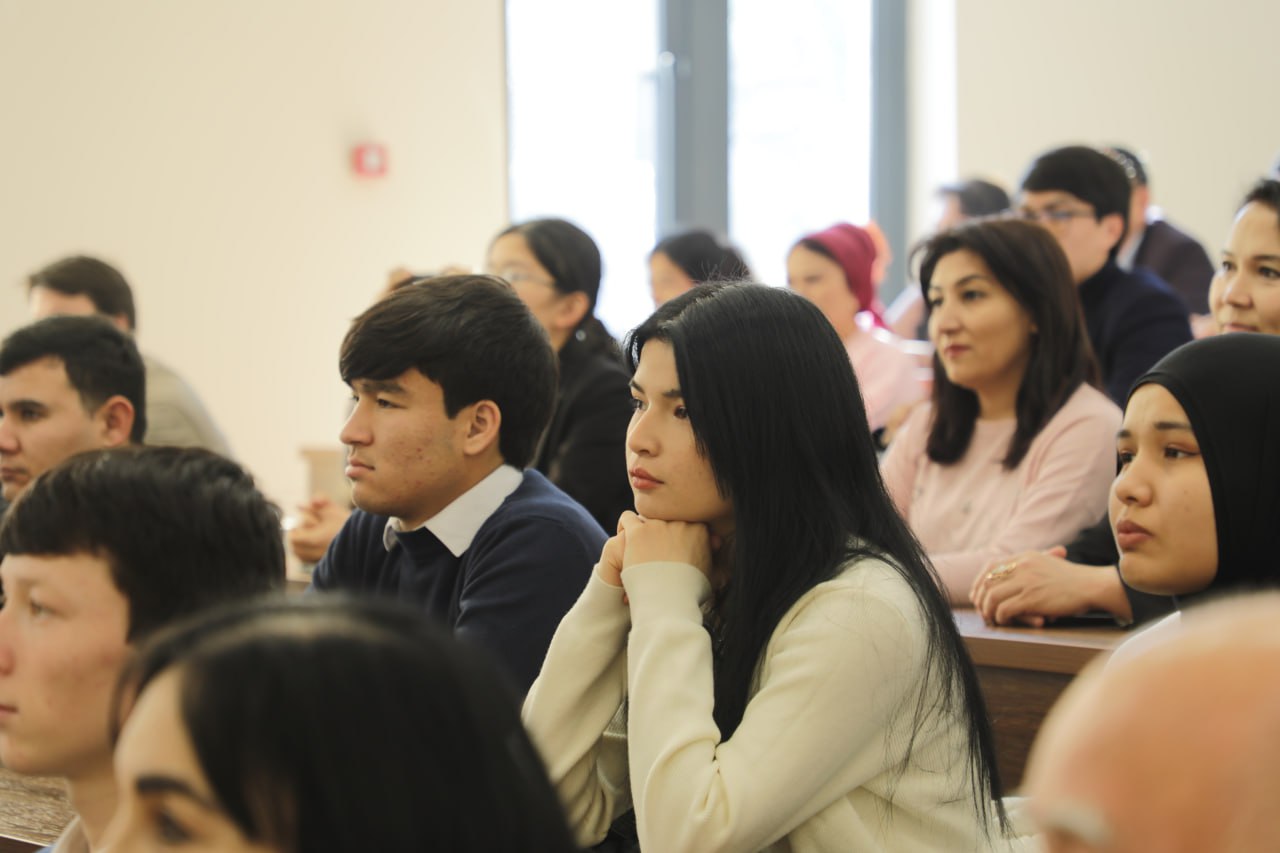 Akmal Nur bilan Toshkent davlat agrar universitetida ijodiy uchrashuv