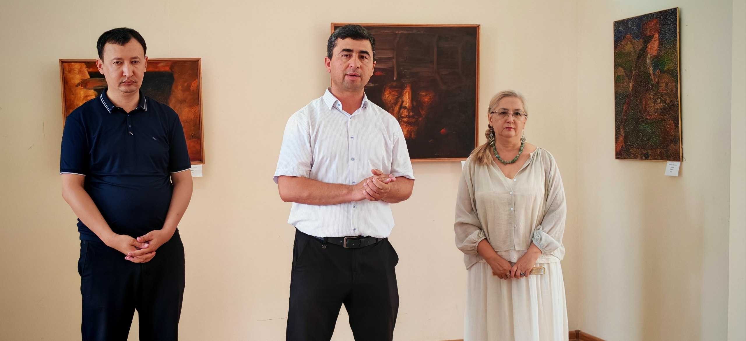 Navoiyda qoraqalpoq rassomlarining ko‘rgazmasi ochildi