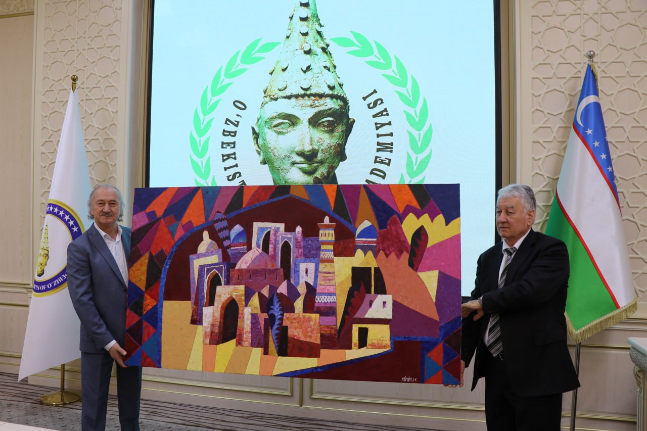 “Ertaknamo Buxoro” kartinasi Indoneziya Tashqi ishlar vazirligi muzeyiga tuhfa etildi