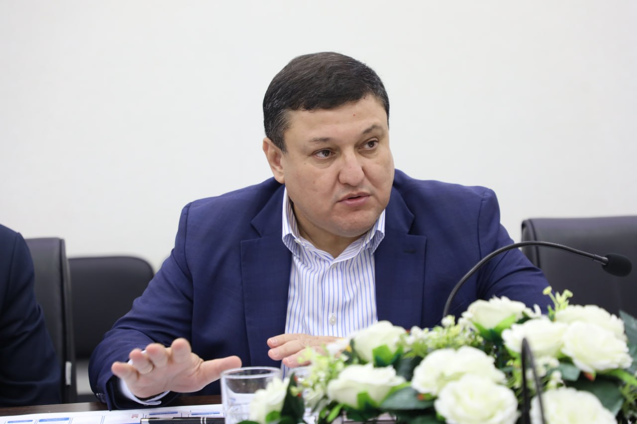 Tasviriy va amaliy san’at yo‘nalishlarini rivojlantirishga qaratilgan istiqbolli loyihalar muhokama qilindi.