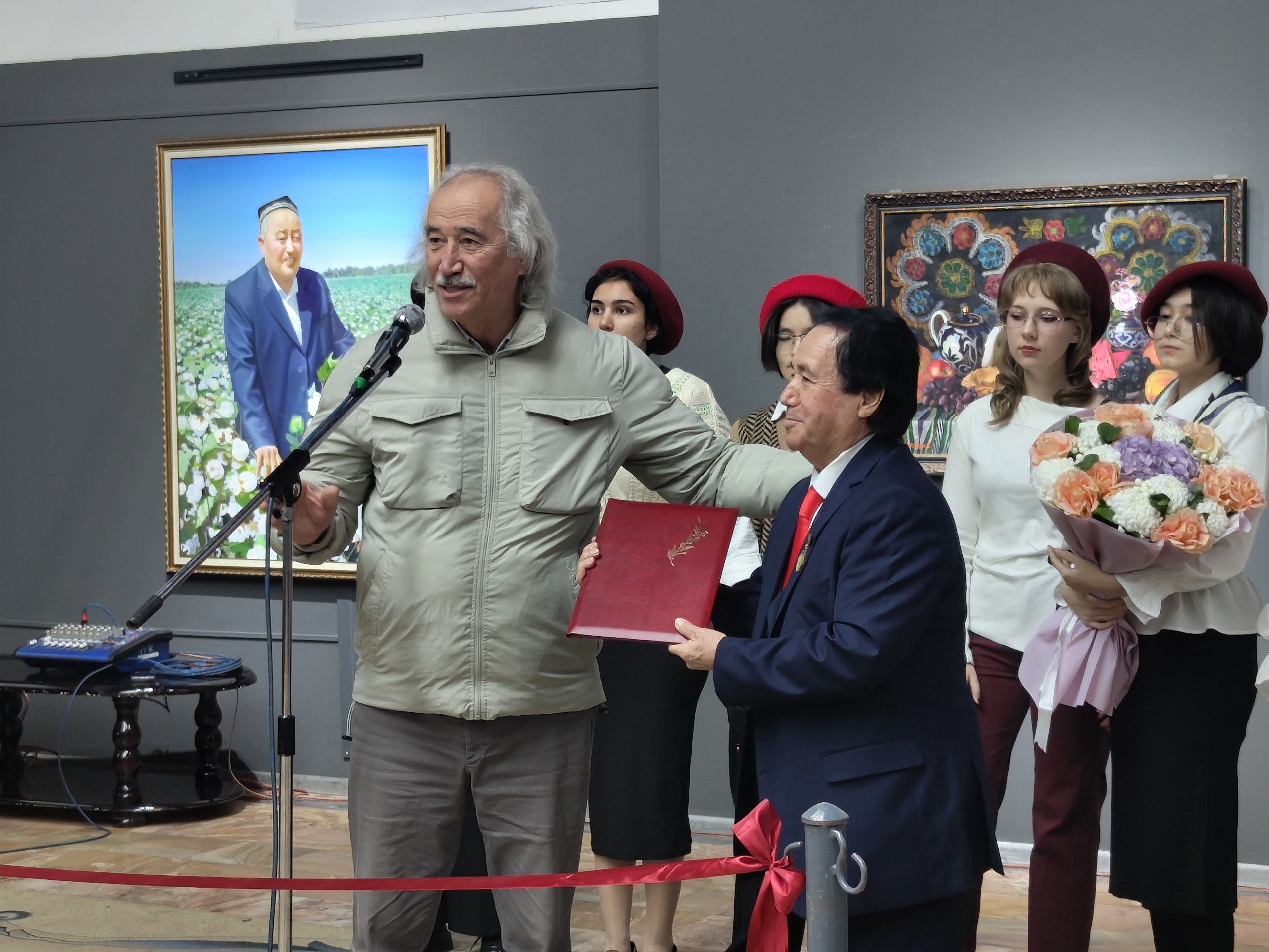 Zuxriddin Islomshikovning 75 yilligi munosabati bilan tashkil etilgan «Avlodlar chorrahasi» nomli ko‘rgazmaning ochildi