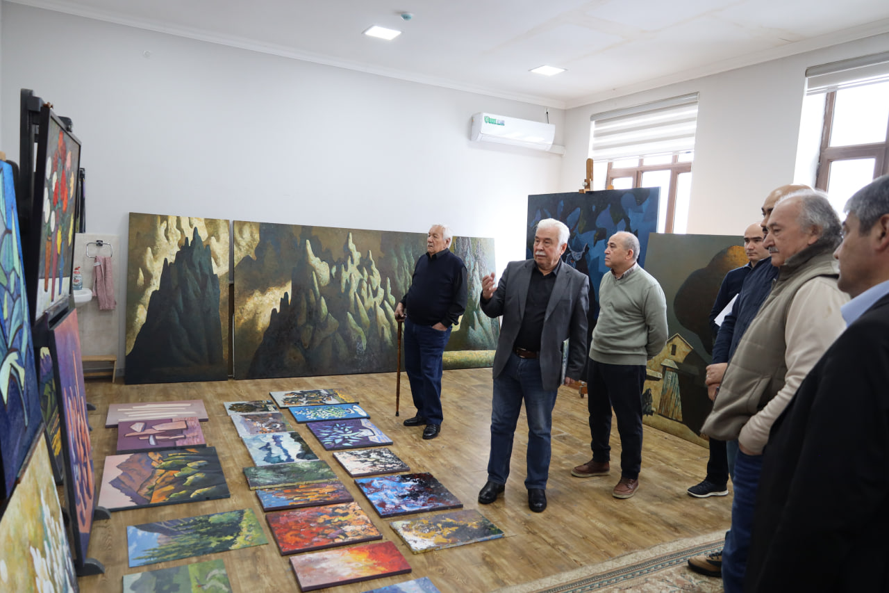 Rassomlik mahorat ustaxonasi stajor-tadqiqotchilari 2025-yil ikkinchi yarim yillik attestatsiyasidan o‘tkazildi.