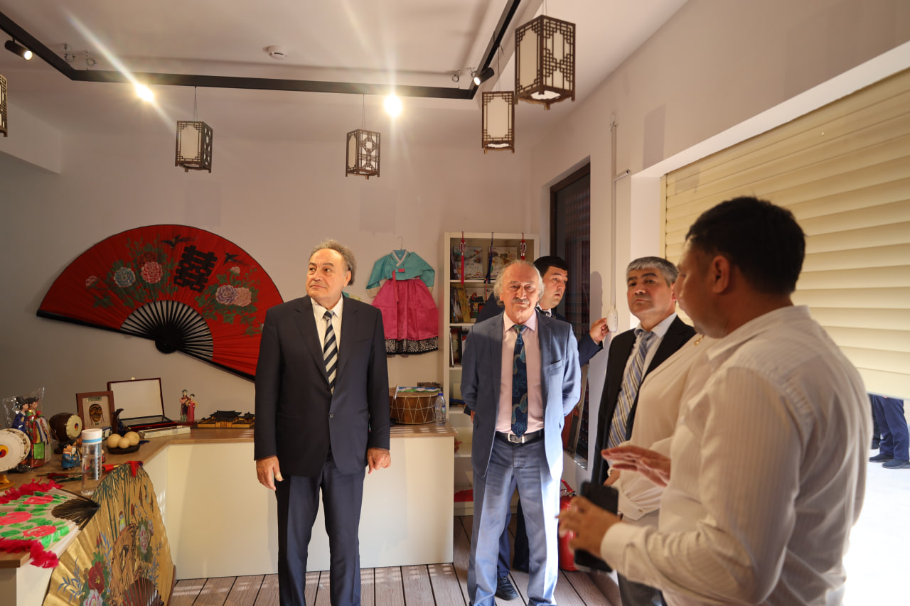 “Shaharlar tarixi va badiiy meros” mavzusida davra suhbati bo‘lib o‘tdi
