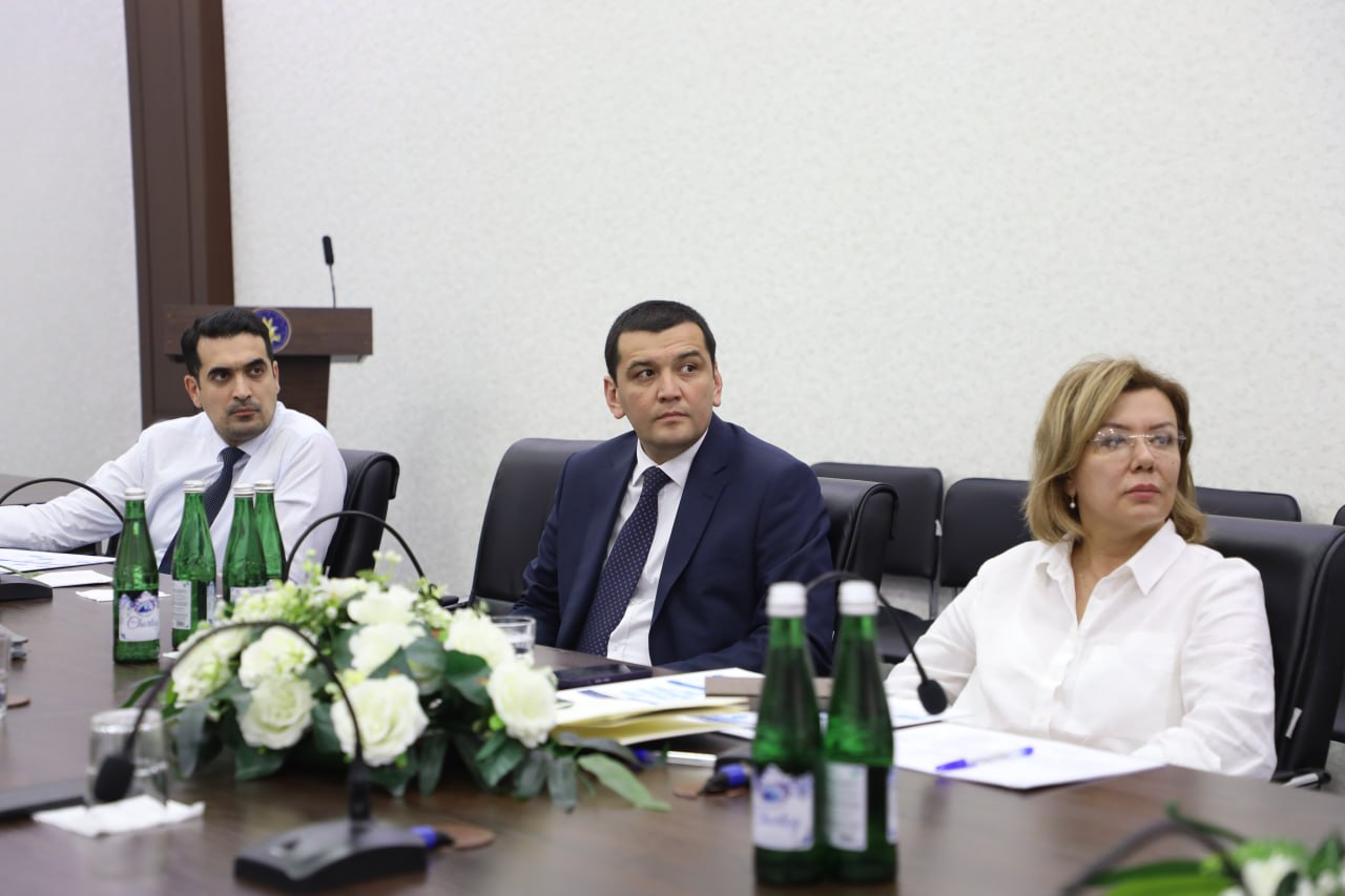 Tasviriy va amaliy san’at yo‘nalishlarini rivojlantirishga qaratilgan istiqbolli loyihalar muhokama qilindi.