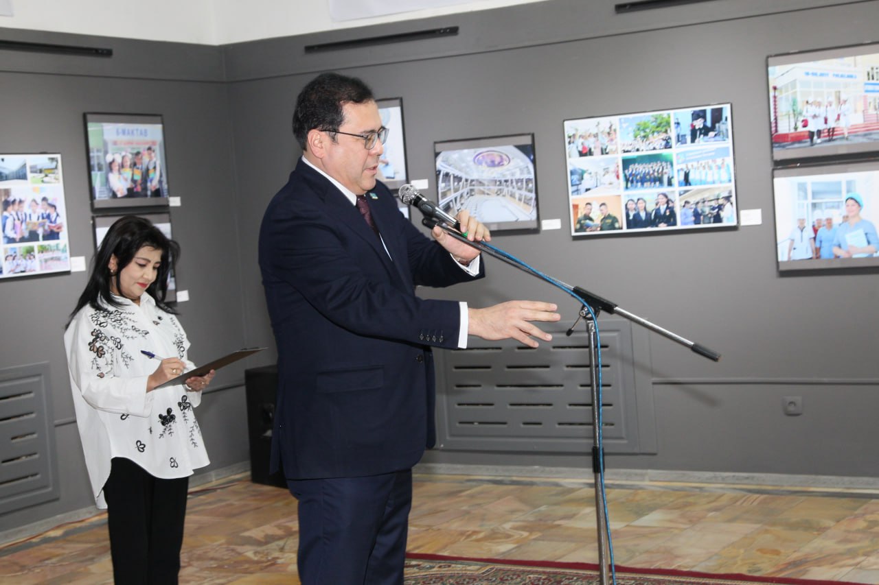 Toshkent Fotosuratlar uyida “Yangi O‘zbekiston bunyodkorlari” nomli fotoko‘rgazma ochildi.