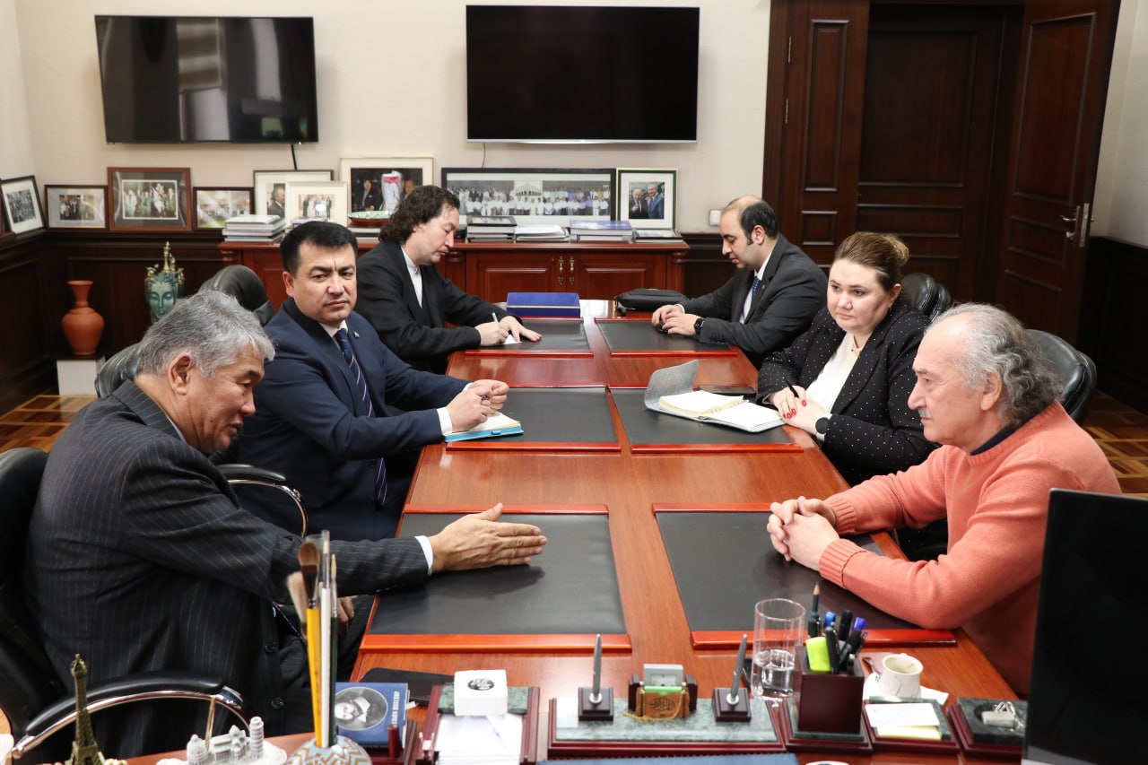 Визит председателя ТЮРКСОЙ Султана Раева в Академию художеств