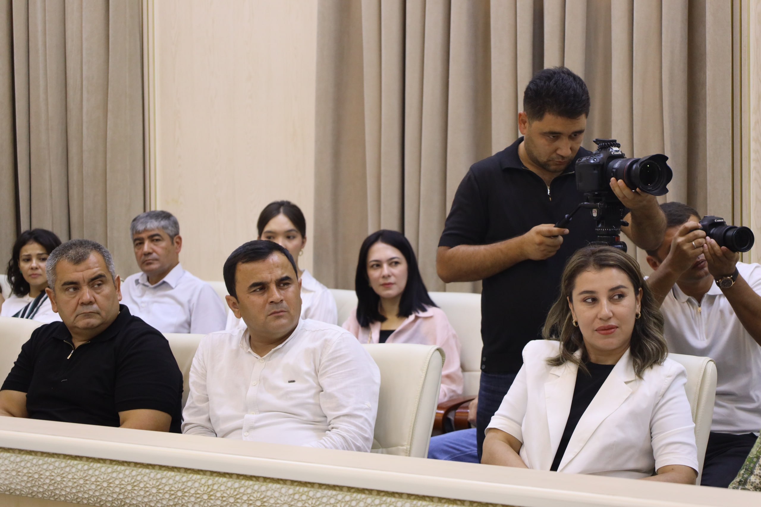Kamoliddin Behzod nomidagi davlat stipendiyasi g‘oliblariga guvohnomalar topshirildi