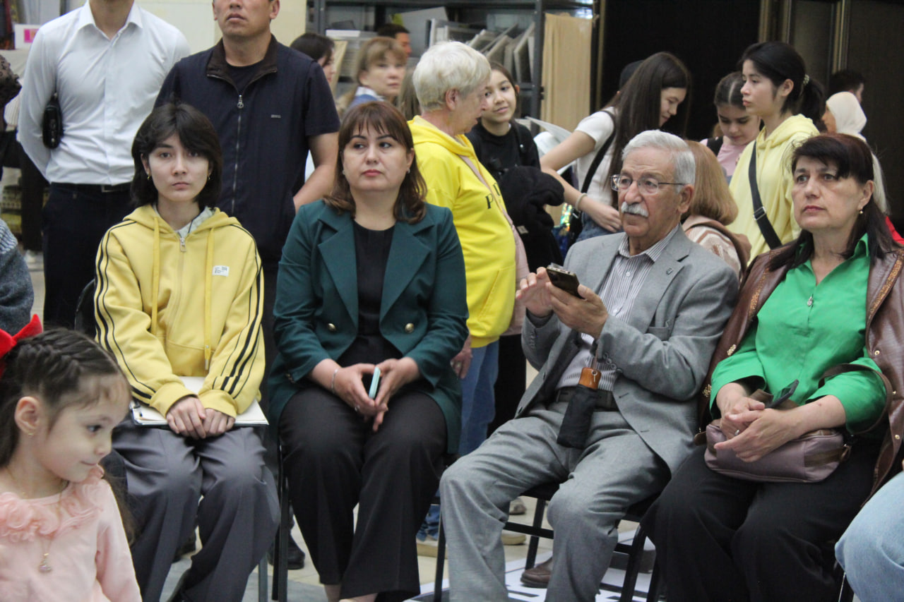 Rassomlik mahorat ustaxonasi stajyor-tadqiqotchisidan tempera bo‘yicha mahorat darsi o'tkazildi