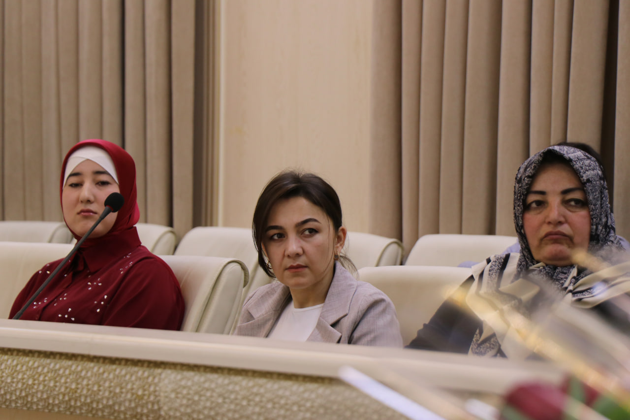 O‘zbekiston Badiiy akademiyasida xotin-qizlar e’zozlandi