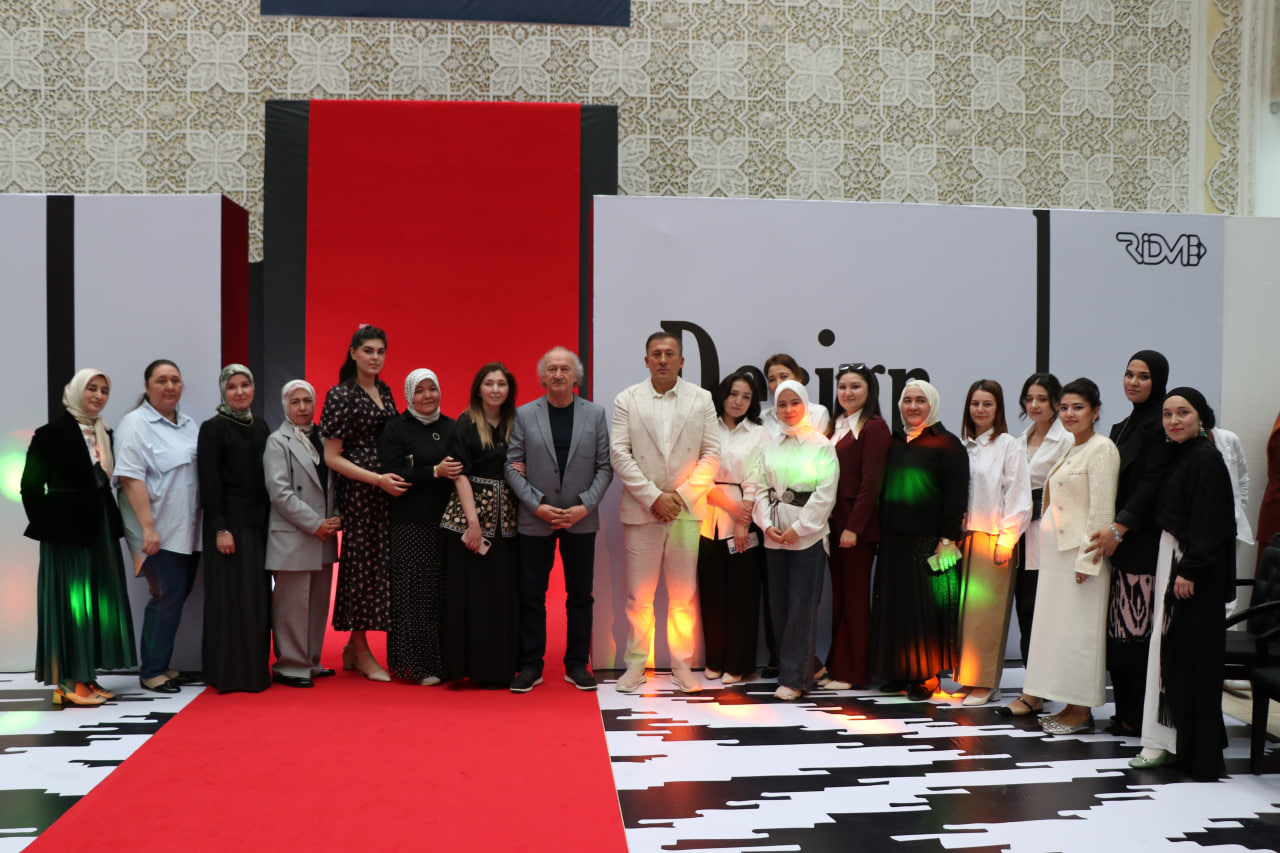 Respublika ixtisoslashtirilgan dizayn maktabi o‘quvchilarining zamonaviy va an’anaviy liboslar namoyishi bo‘lib o‘tdi.