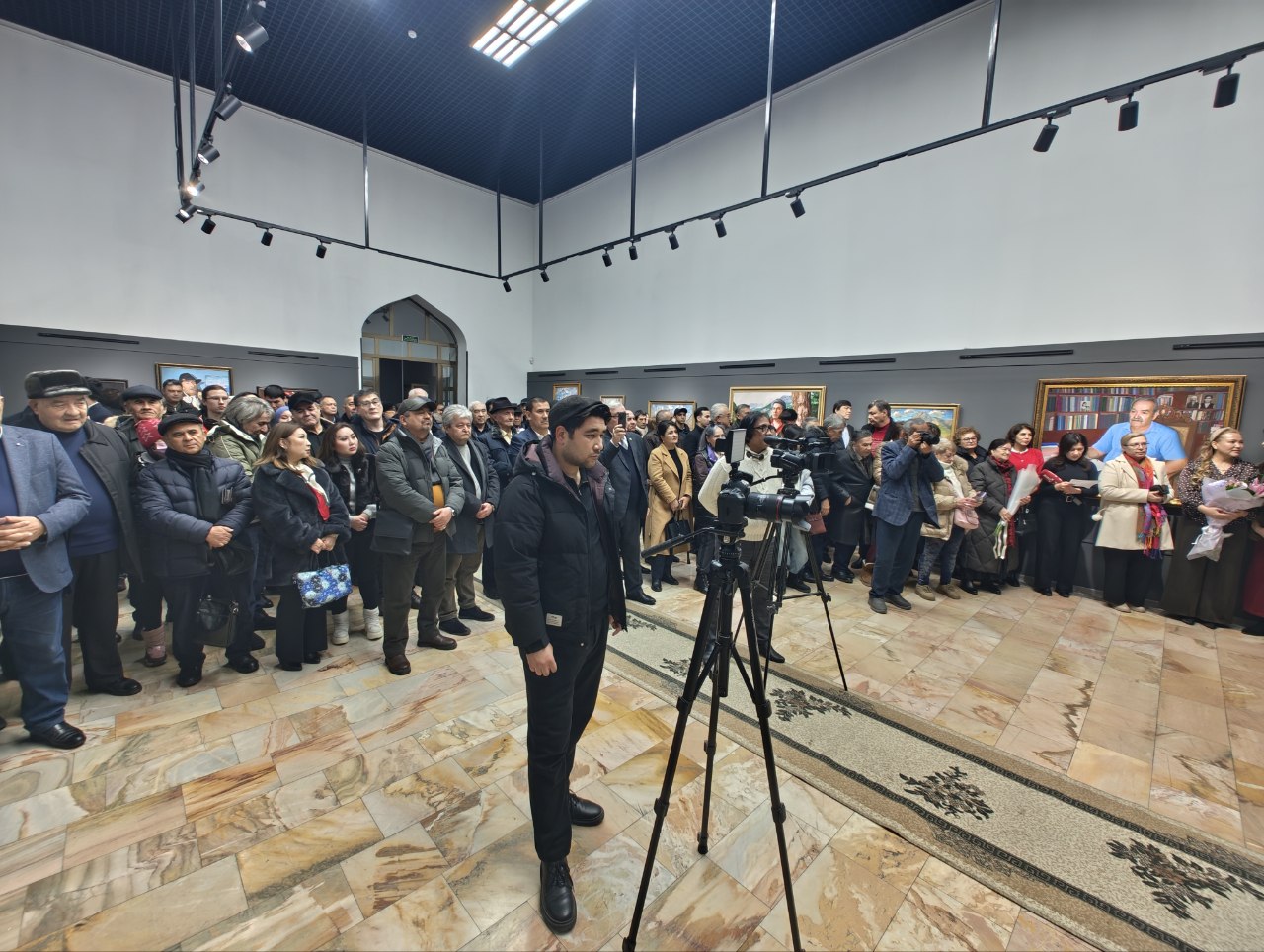 Zuxriddin Islomshikovning 75 yilligi munosabati bilan tashkil etilgan «Avlodlar chorrahasi» nomli ko‘rgazmaning ochildi