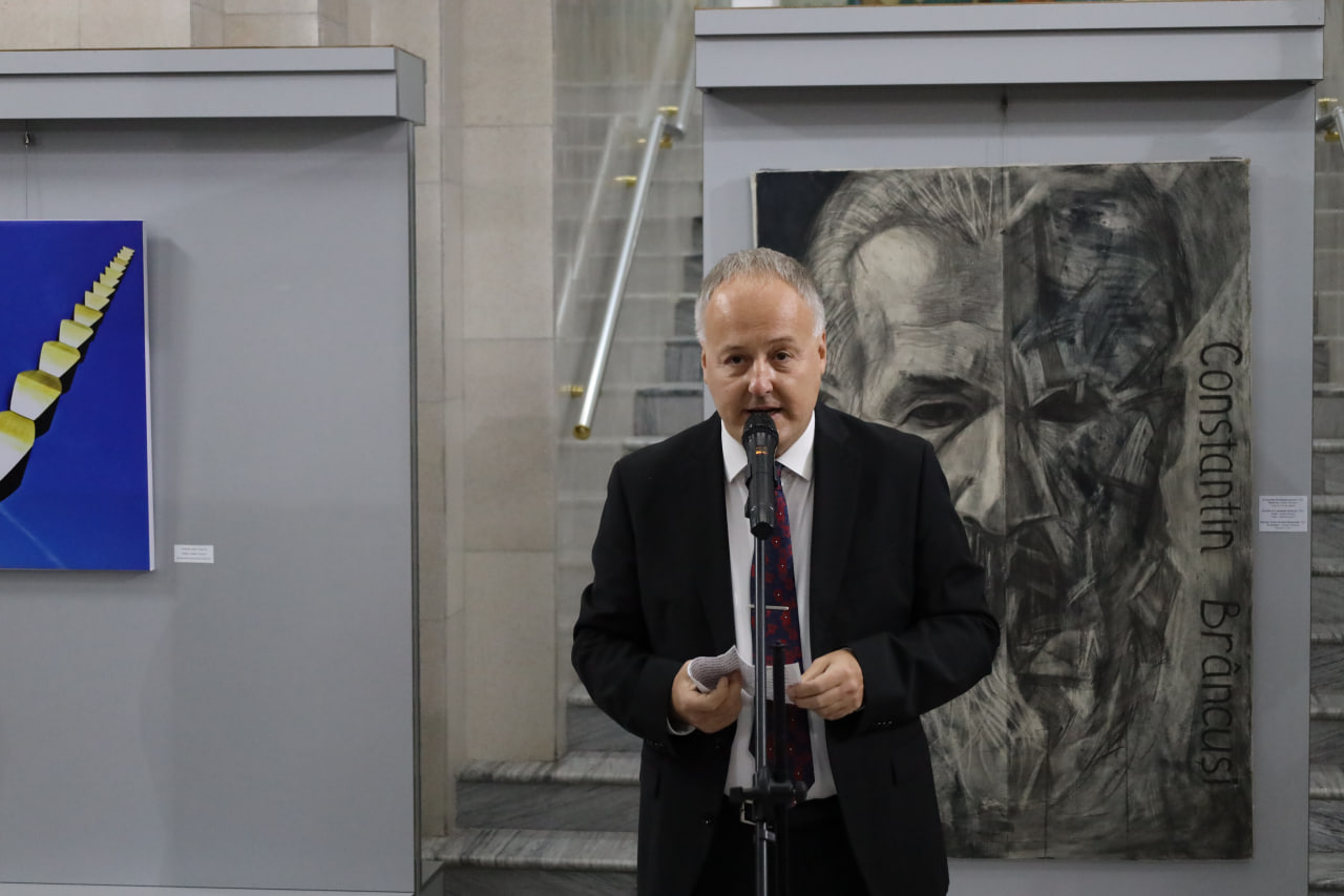 “Tirgu-Jiudagi ‘Qahramonlar yo‘li’ mahobatli ansambli” nomli fotoko‘rgazma ochildi.