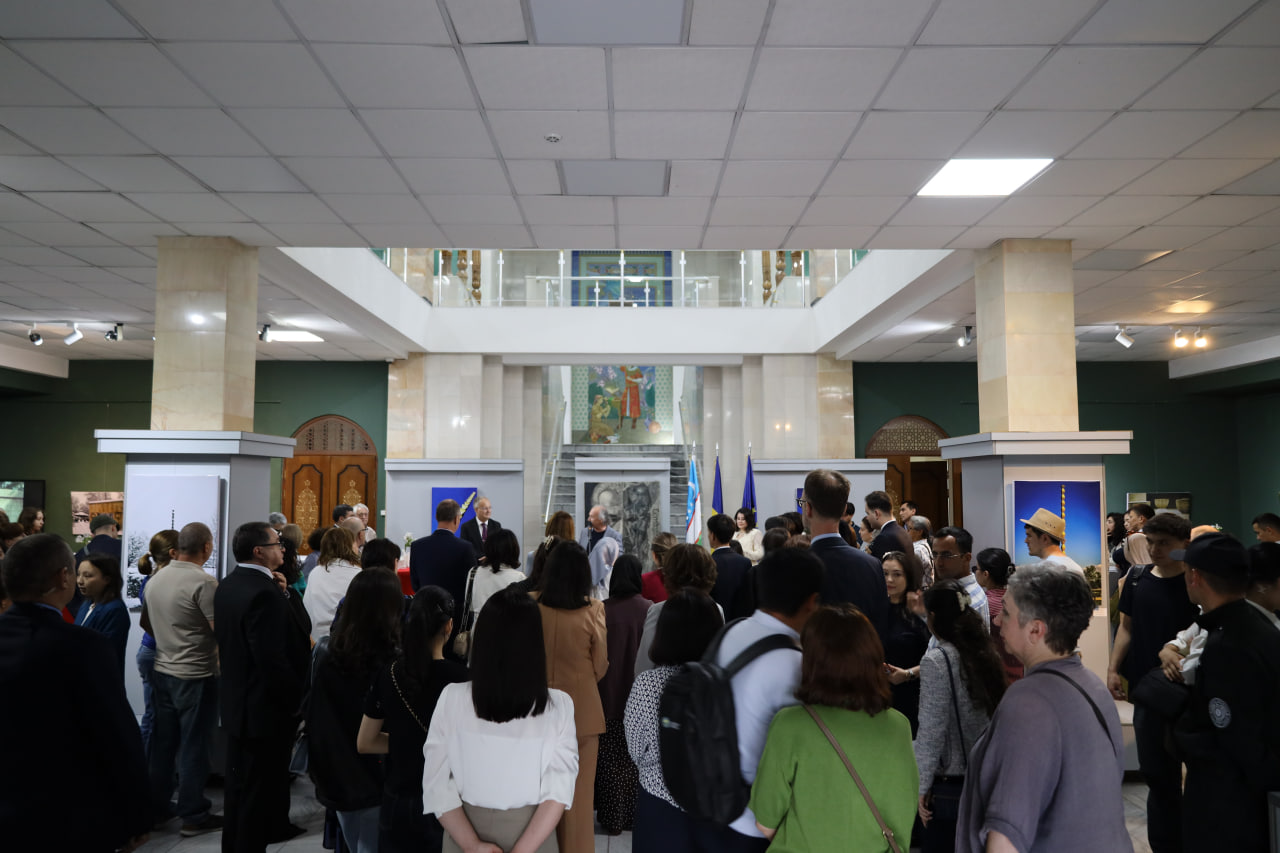 “Tirgu-Jiudagi ‘Qahramonlar yo‘li’ mahobatli ansambli” nomli fotoko‘rgazma ochildi.