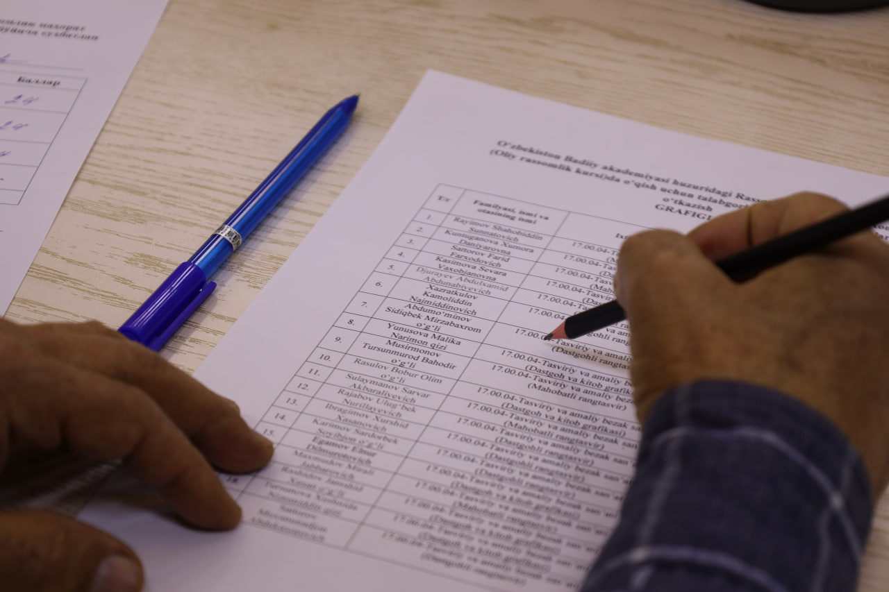 Rassomlik mahorat ustaxonasida stajyor-tadqiqotchilikda o‘qishga talabgorlar suhbatdan o‘tkazildi.