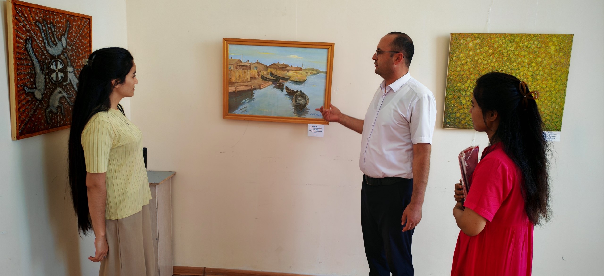 Navoiyda qoraqalpoq rassomlarining ko‘rgazmasi ochildi