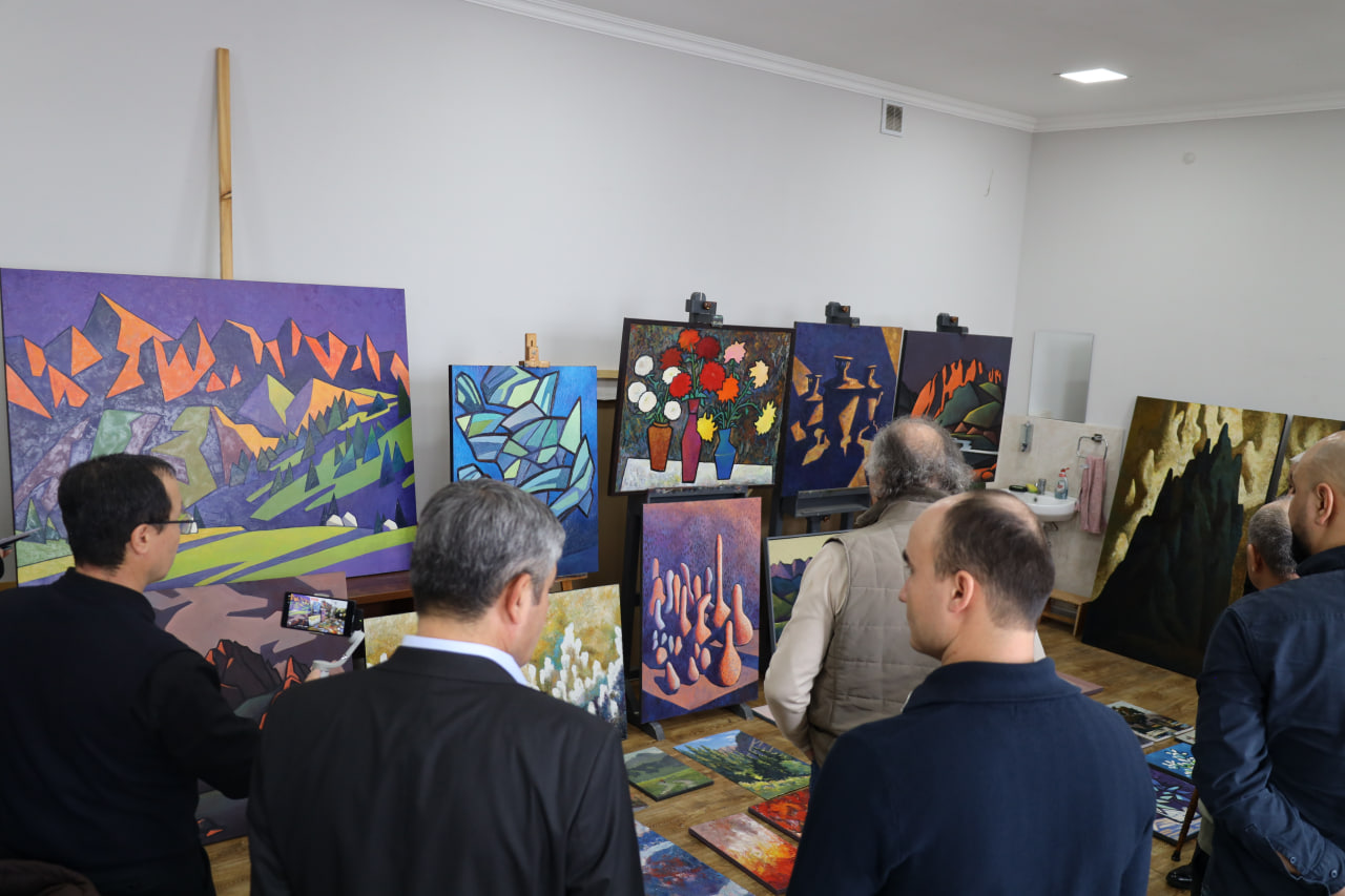 Rassomlik mahorat ustaxonasi stajor-tadqiqotchilari 2025-yil ikkinchi yarim yillik attestatsiyasidan o‘tkazildi.