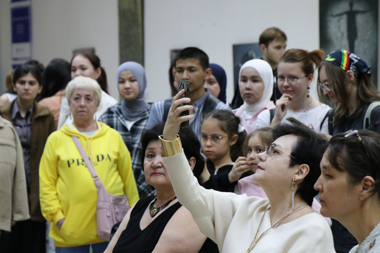 Marina Borodina tomonidan “Informatsion ornament” badiiy loyihasi asosida mahorat darsi tashkil etildi.