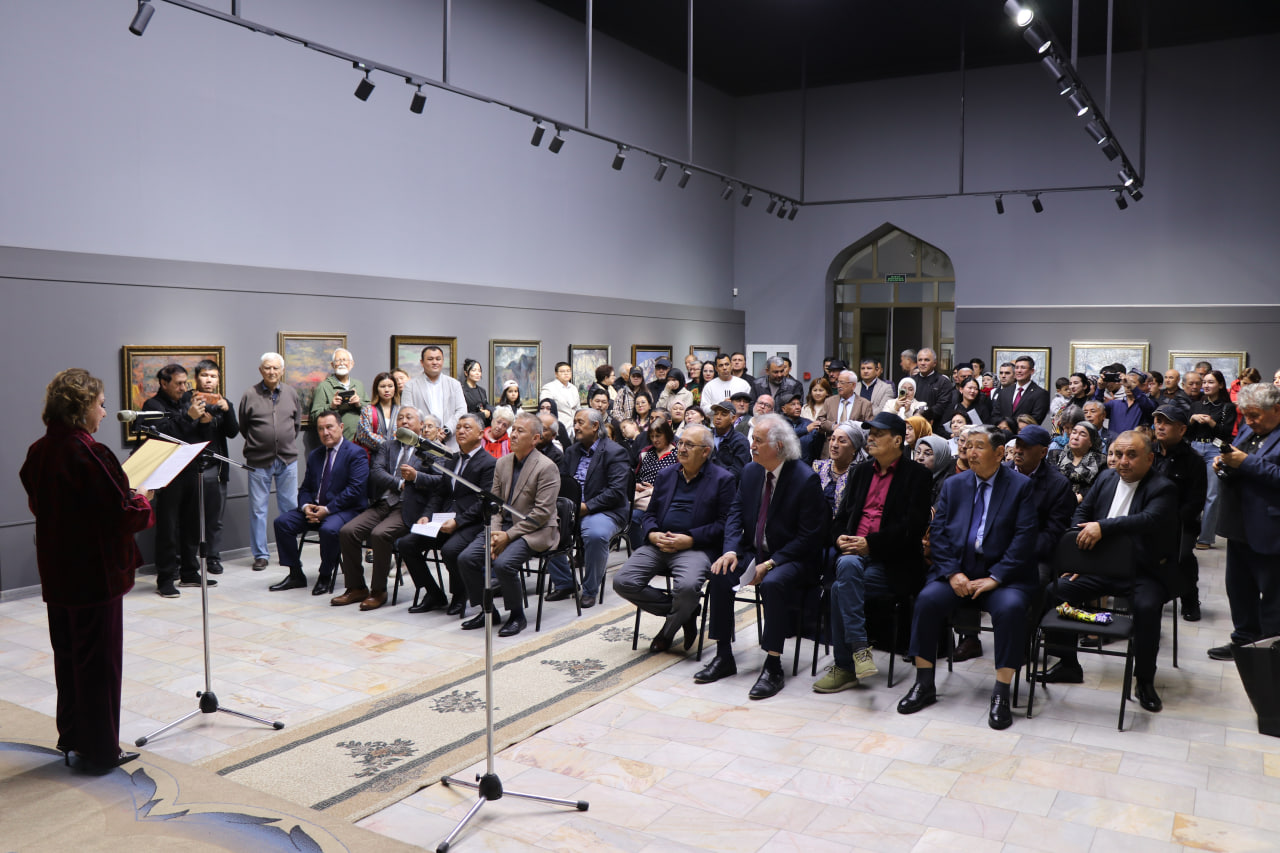 Toshkentda taniqli qirg‘iz rassomi Talgat Mirrahimovning keng ko‘lamli retrospektiv ko‘rgazmasi ochildi