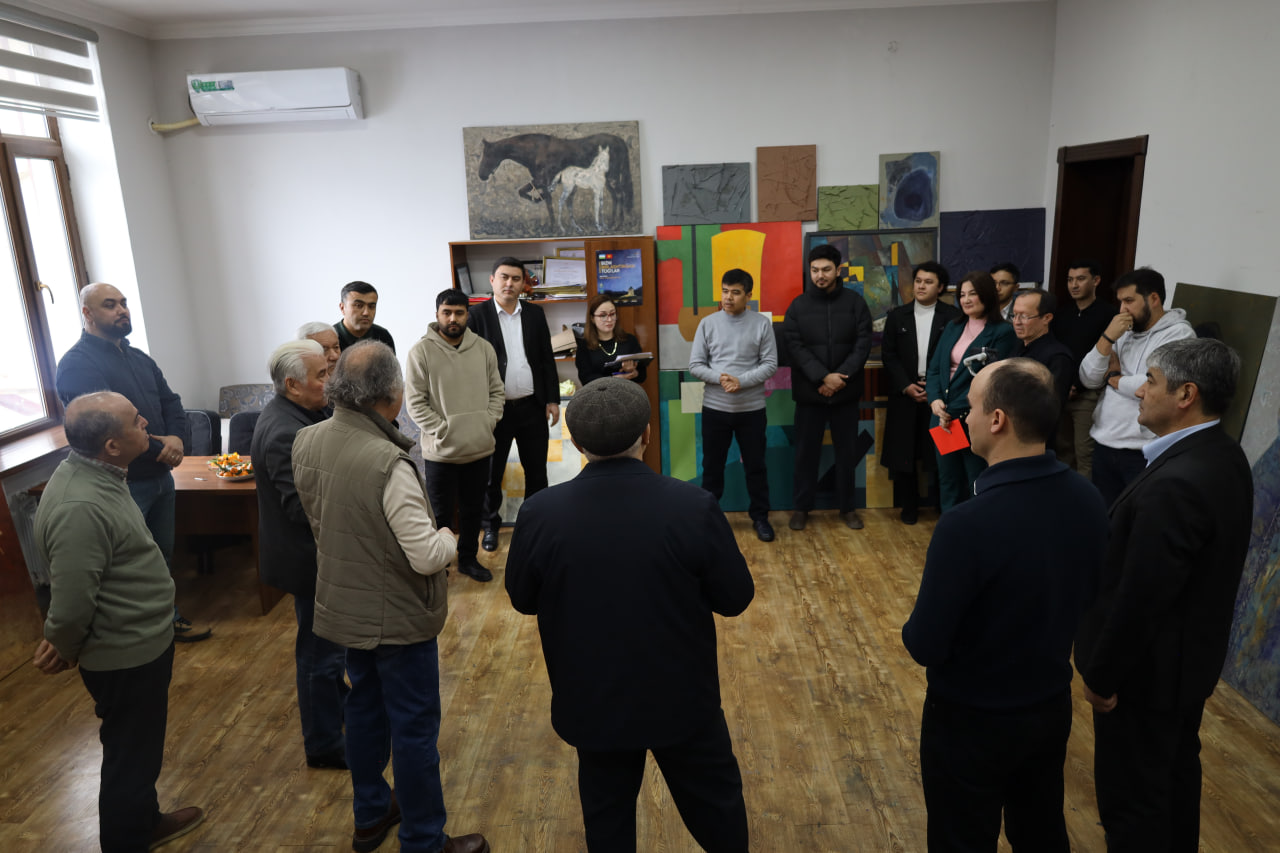 Rassomlik mahorat ustaxonasi stajor-tadqiqotchilari 2025-yil ikkinchi yarim yillik attestatsiyasidan o‘tkazildi.