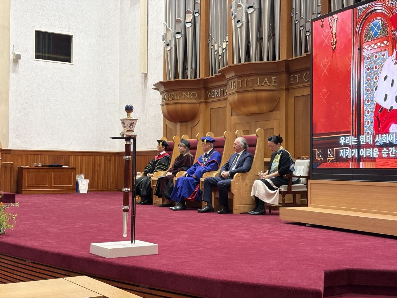 Akmal Nur Yagellon universiteti Kemyon universiteti prezidentini nufuzli mukofot bilan taqdirlash marosimida ishtirok etdi