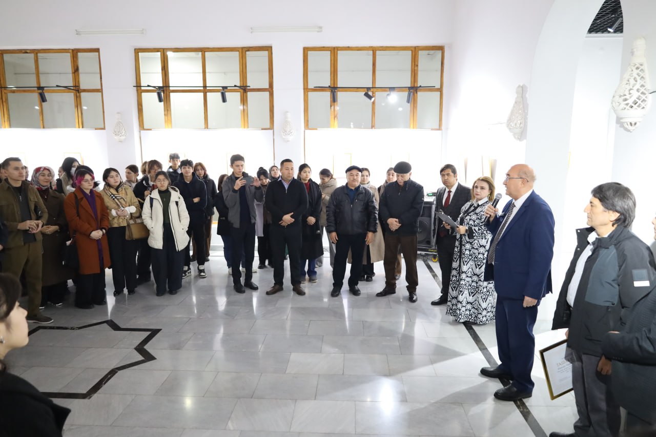 Rassom Chori Shamsning "Turkiylarning xayoliy jonzotlari" nomli ko'rgazmasi