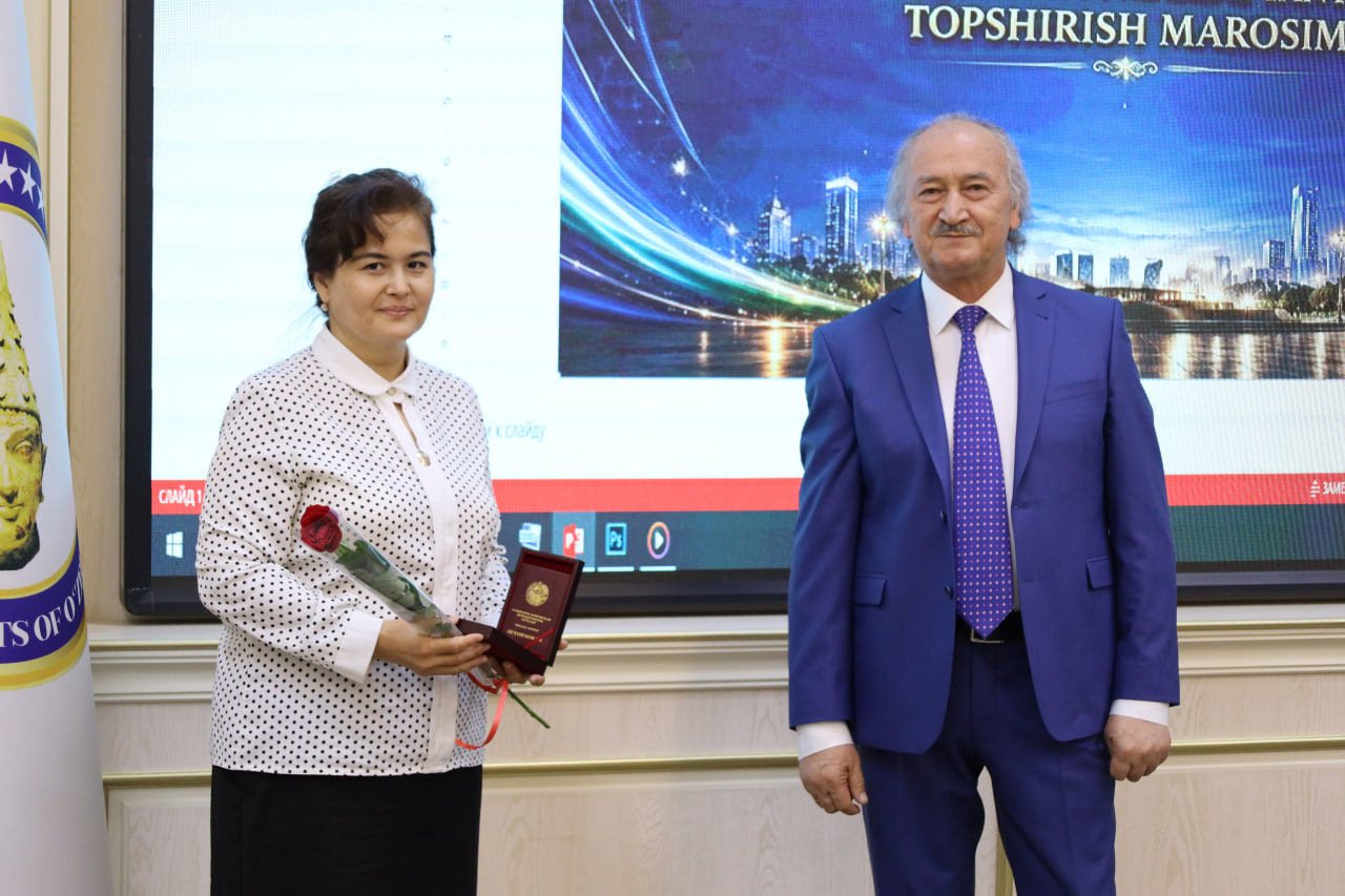 Badiiy akademiya ijodkorlari va xodimlari Mustaqillikning 35 yilligi esdalik nishonlari bilan taqdirlandi
