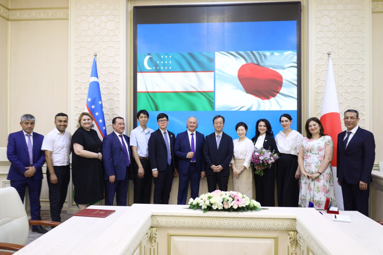 Yaponiya elchisiga Badiiy akademiya oltin medalini topshirildi