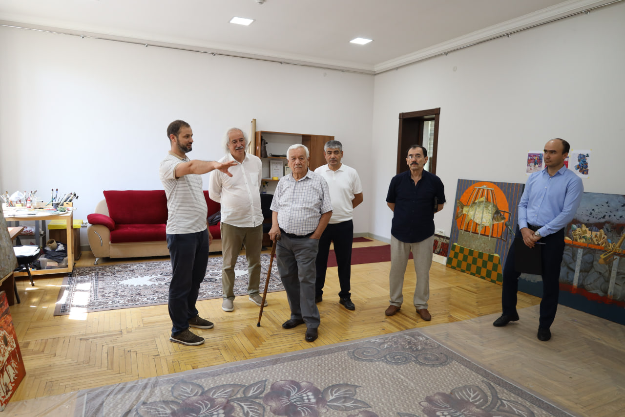 Rassomlik mahorat ustaxonasining uchinchi avlod stajor-tadqiqotchilari ilk ijodiy attestatsiyadan o‘tdi