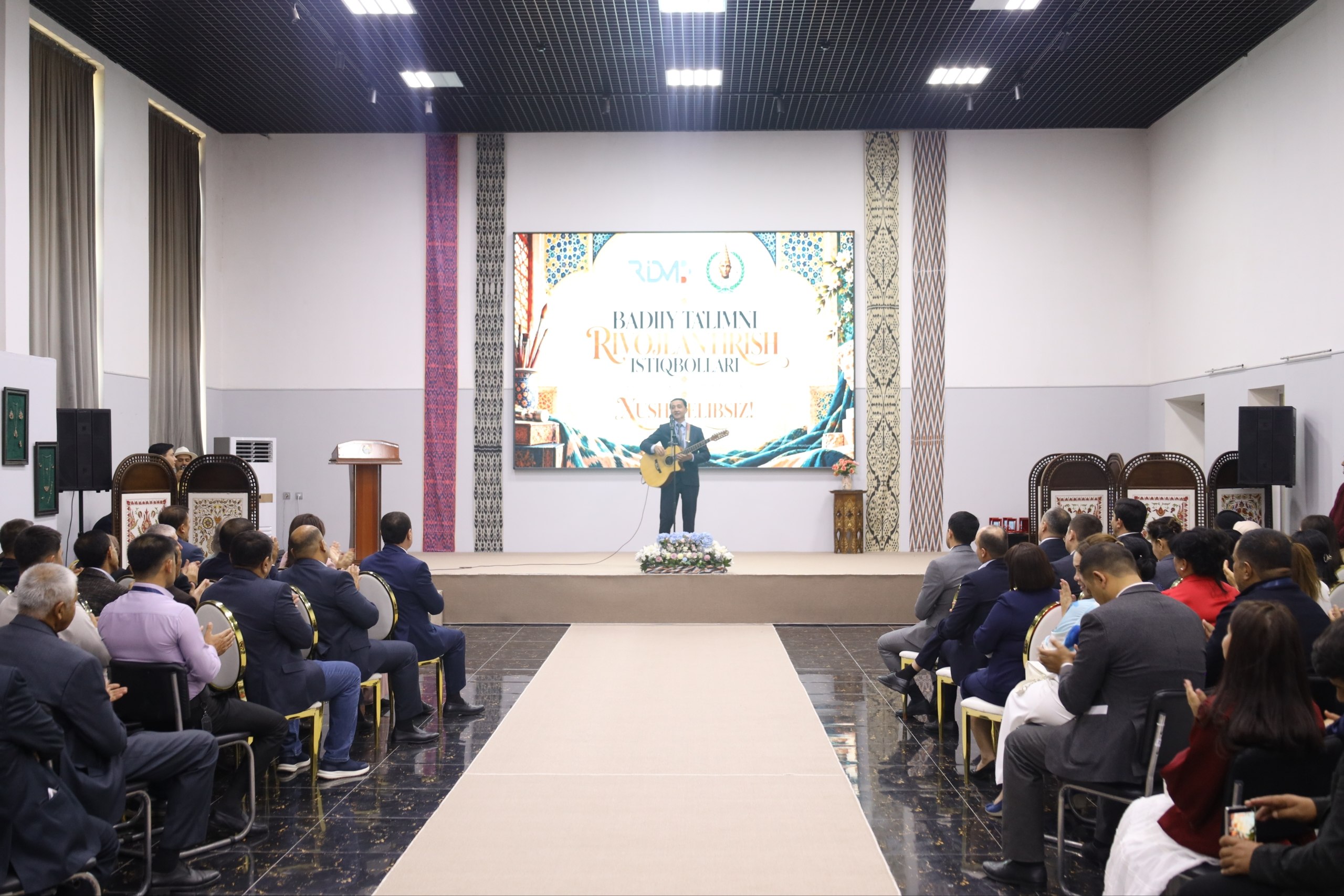 “Badiiy ta’limni rivojlantirish istiqbollari” mavzusida Respublika seminarining tantanali ochilish marosimi bo'lib o'tdi.