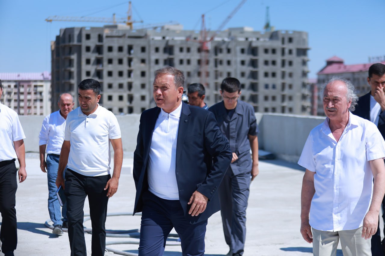 O‘zbekiston Badiiy akademiyasi raisi Akmal Nur Navoiy viloyatida xizmat safarida