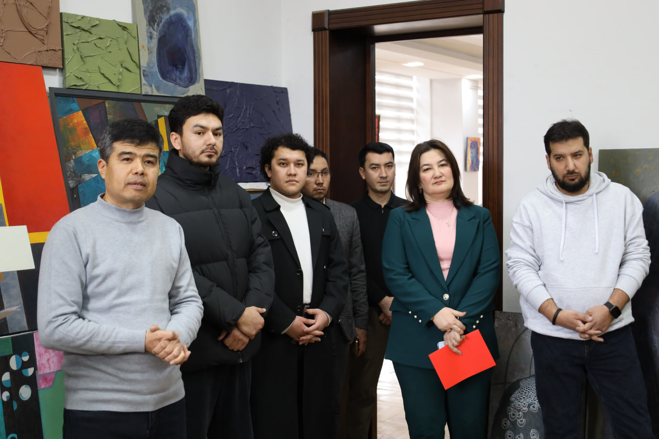 Rassomlik mahorat ustaxonasi stajor-tadqiqotchilari 2025-yil ikkinchi yarim yillik attestatsiyasidan o‘tkazildi.