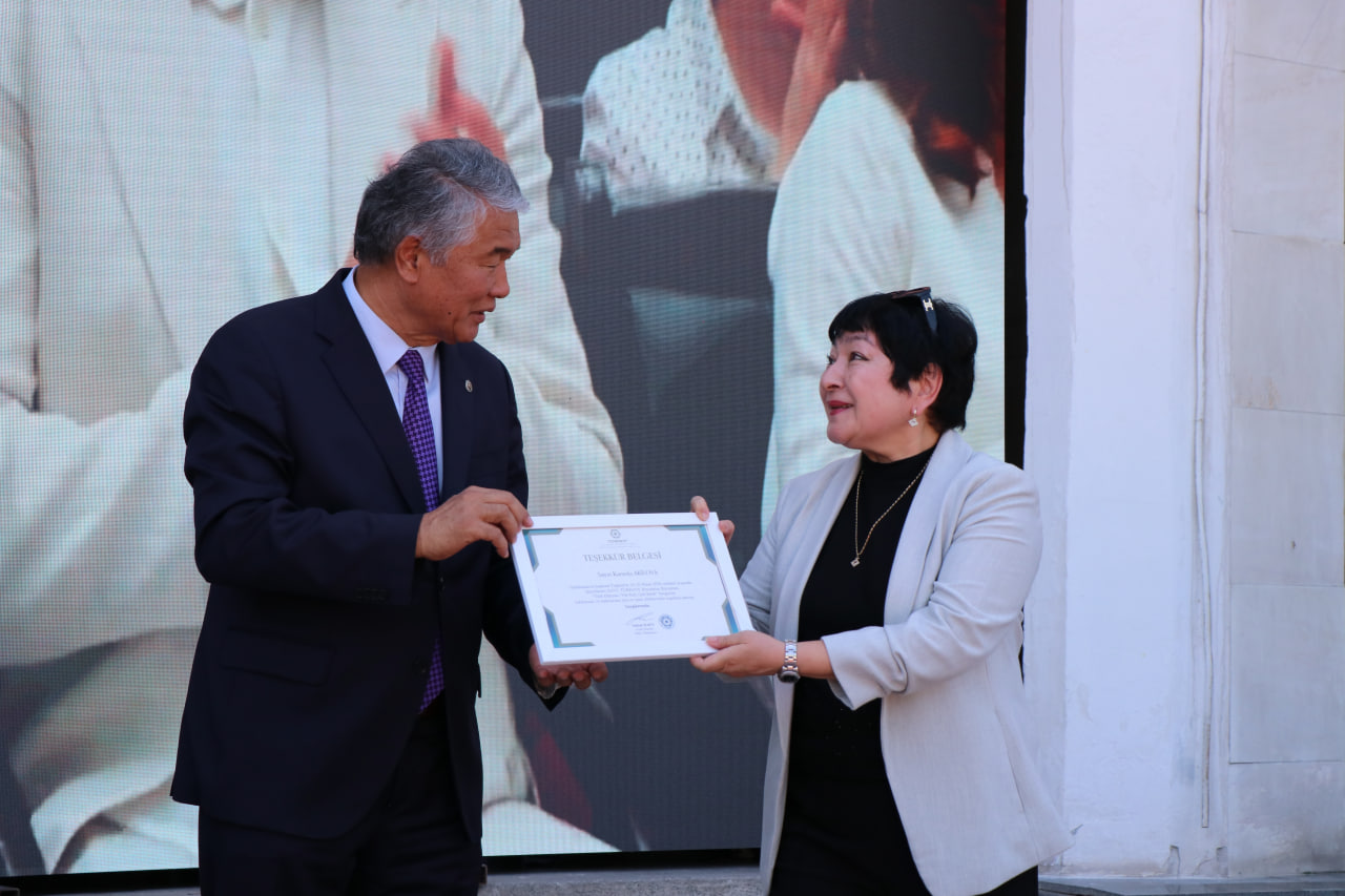 Xalqaro an’anaviy tasviriy va amaliy san’at festivalining tantanali yopilish hamda g‘oliblarni taqdirlash marosimi bo‘lib o‘tdi