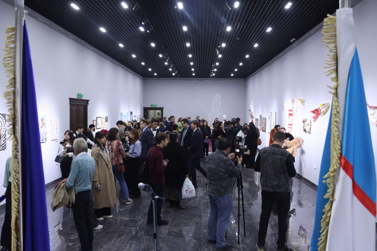 “Akademiya” galereyasida “Ruminiya milliy liboslaridan ilhomlanib” ko‘rgazmasi ochildi