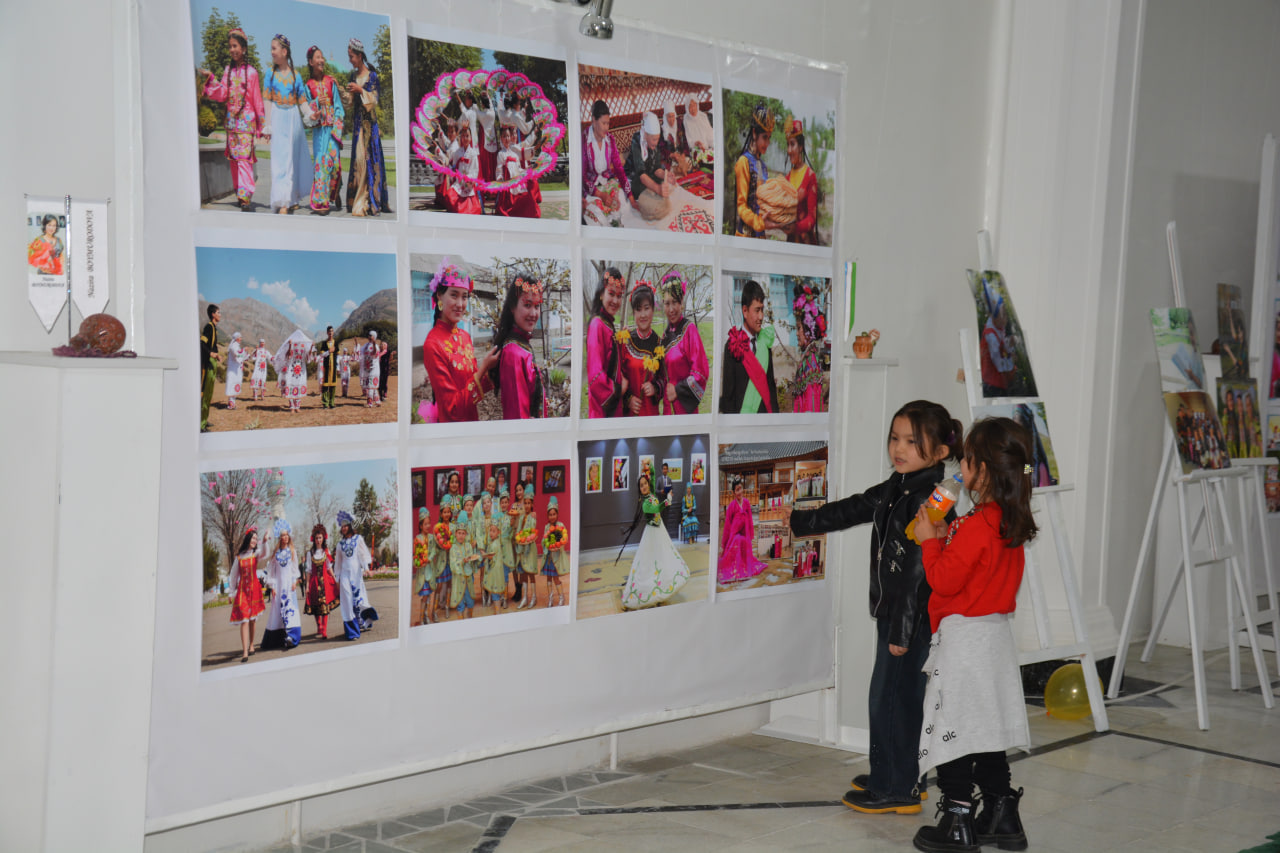 Alisher Navoiy nomidagi Sirdaryo viloyat Axborot-kutubxona markazida Nazira Boymurodovaning shaxsiy fotoko‘rgazmasi ochildi