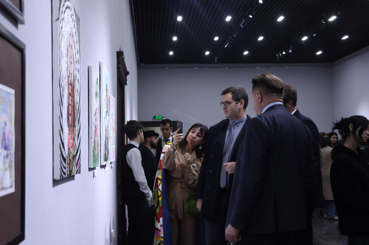 “Akademiya” galereyasida “Ruminiya milliy liboslaridan ilhomlanib” ko‘rgazmasi ochildi