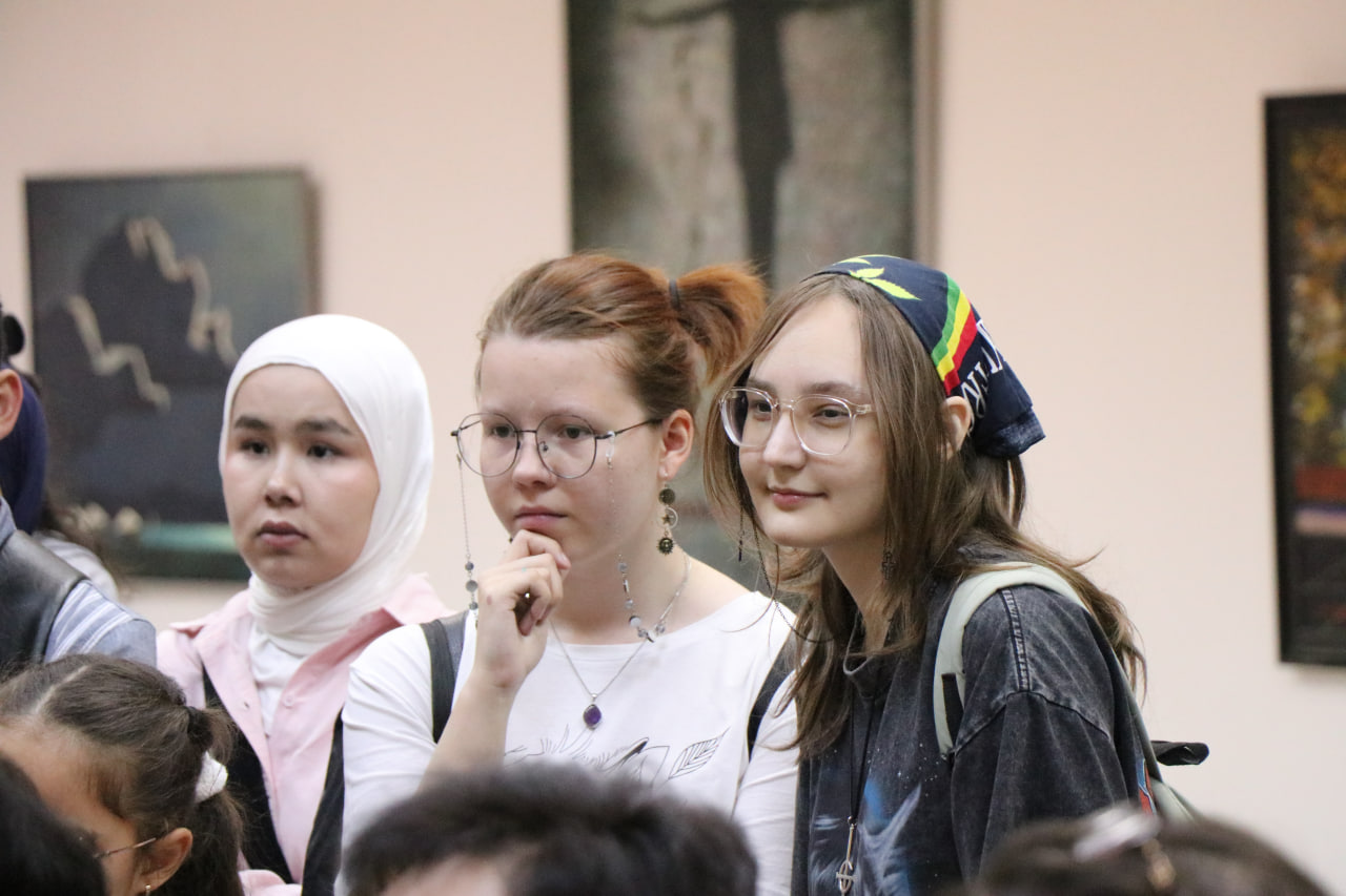 Marina Borodina tomonidan “Informatsion ornament” badiiy loyihasi asosida mahorat darsi tashkil etildi.