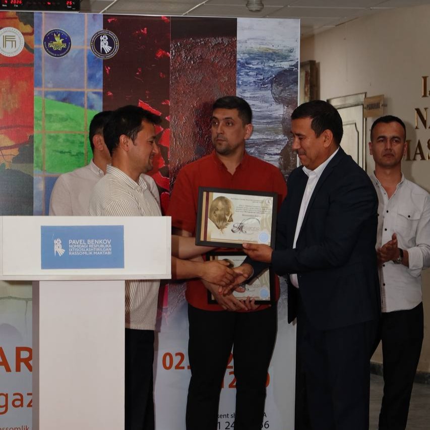 Ustoz-shogird anʼanasi asosida 16 nafar rassom ishtirokida "Moviyga parvoz" nomli ko‘rgazma ish boshladi.