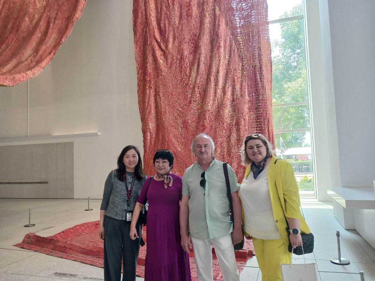 Akmal Nur boshchiligidagi delegatsiya Shanxay shahridagi Pudong sanʼat muzeyiga tashrif buyurdi.