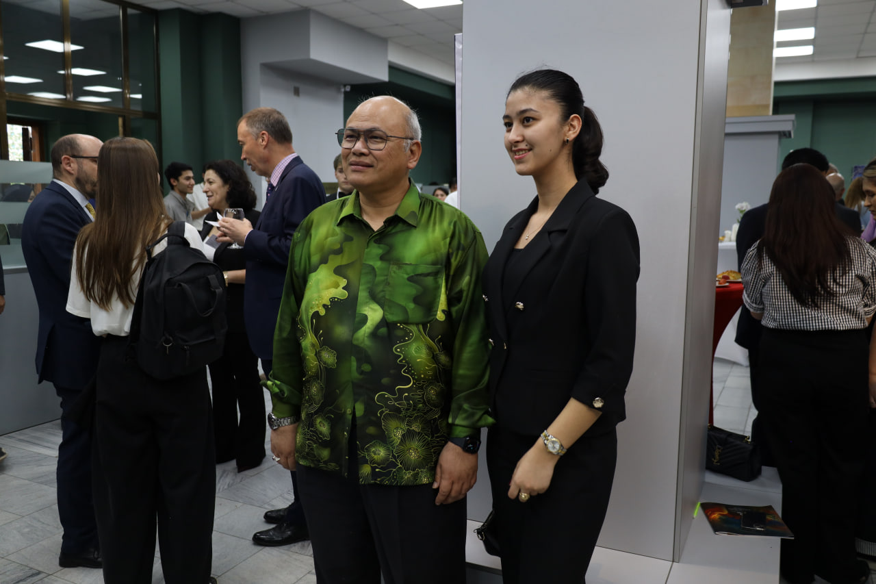 “Tirgu-Jiudagi ‘Qahramonlar yo‘li’ mahobatli ansambli” nomli fotoko‘rgazma ochildi.