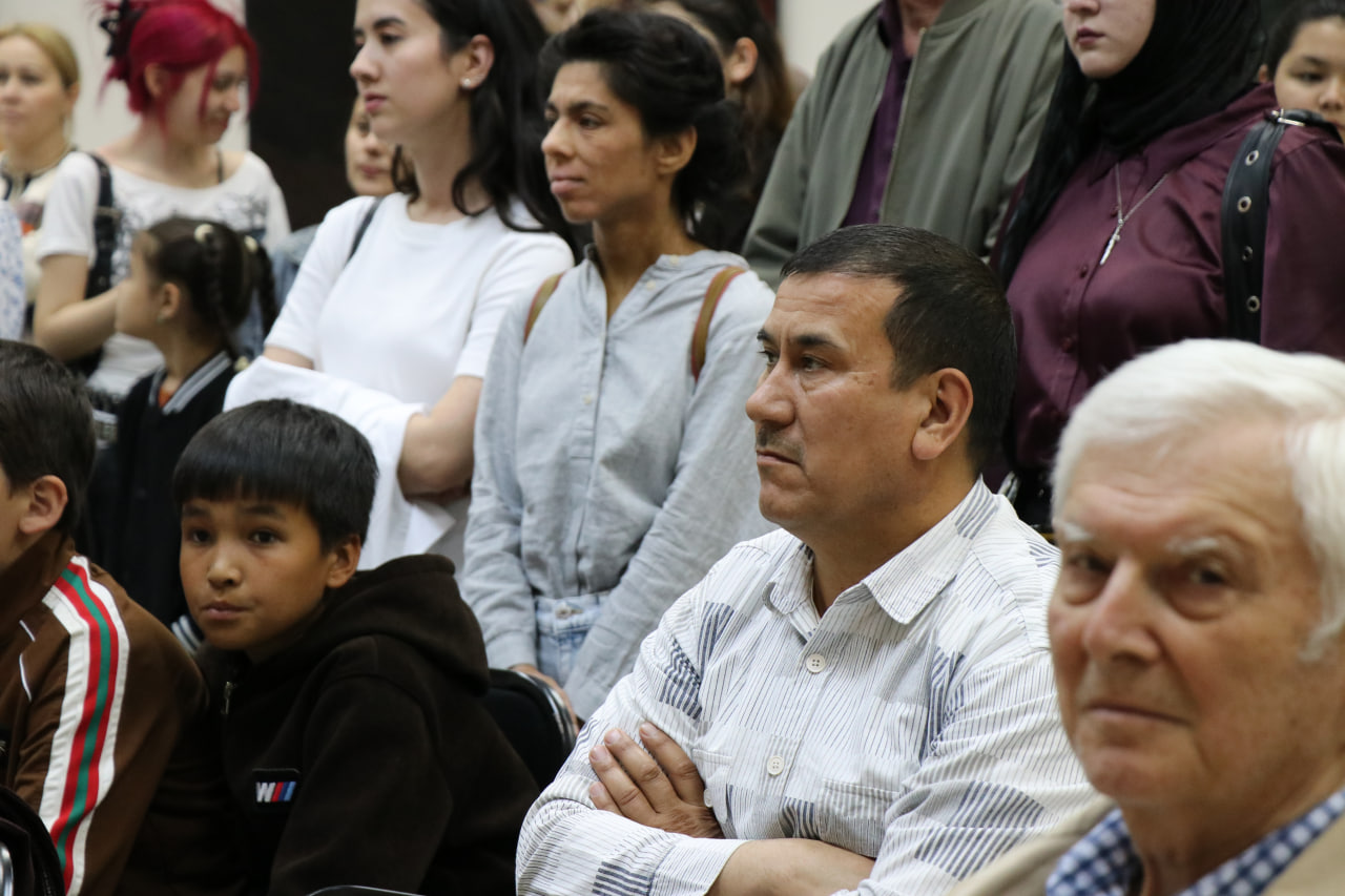 Marina Borodina tomonidan “Informatsion ornament” badiiy loyihasi asosida mahorat darsi tashkil etildi.