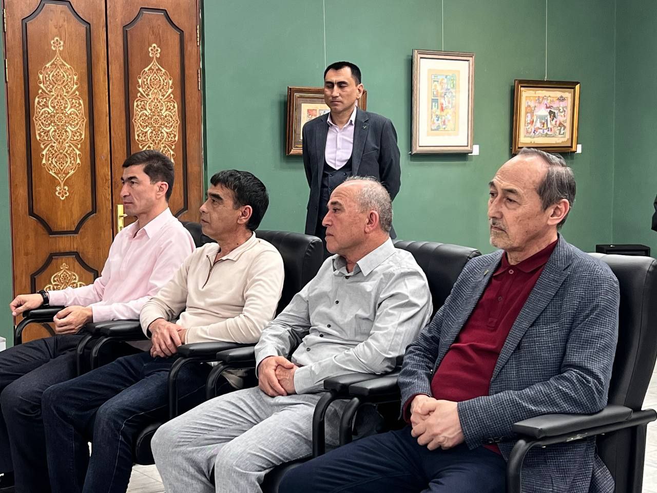Yosh musavvirdan   ilk  ko'rgazma