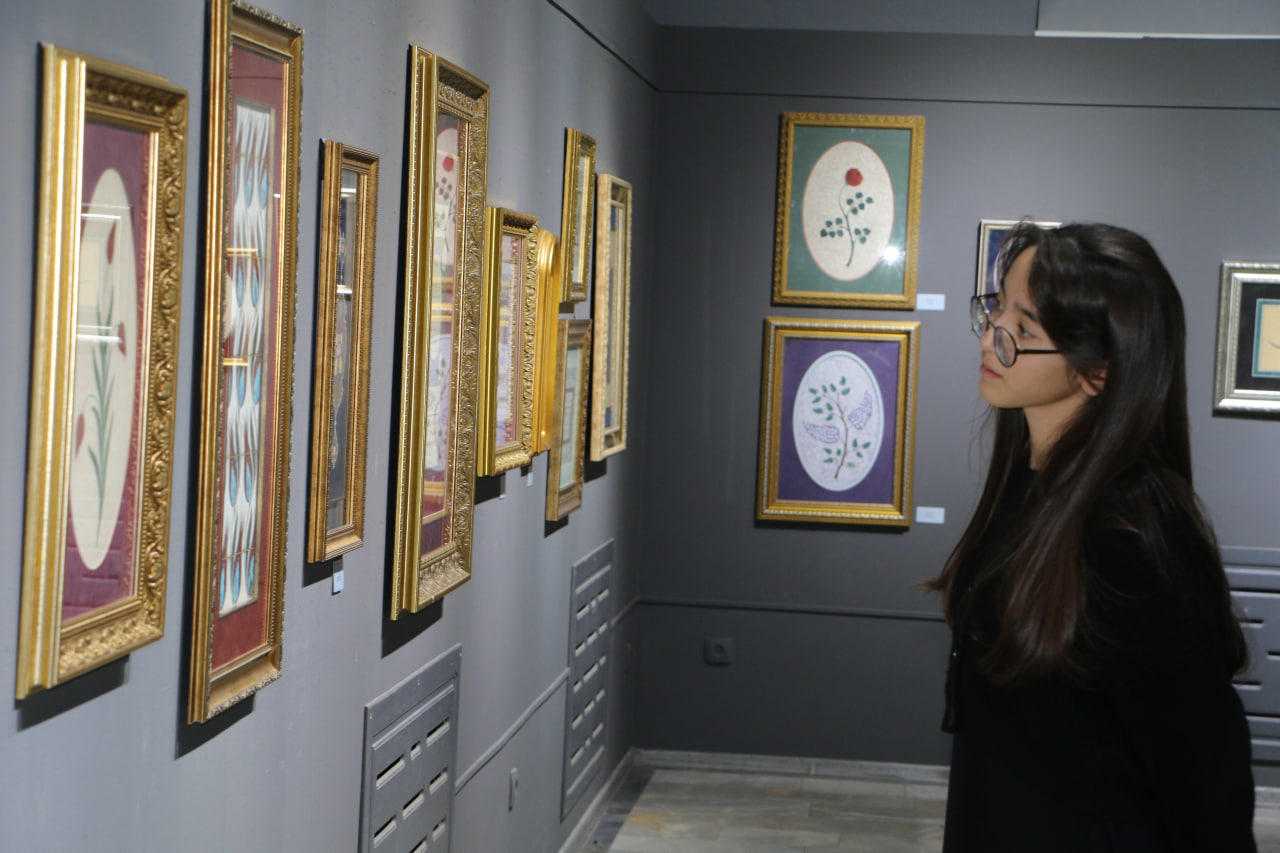 Turkiyalik ijodkorlar Emine Solak va Setenay Alpsoyning “San’at an’analardan kelajak sari” nomli ko‘rgazma ochildi