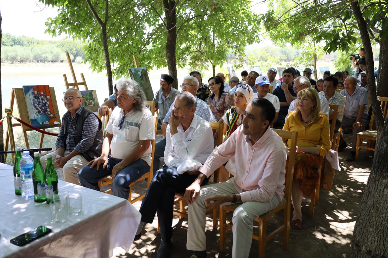 Sirdaryo bo‘yidagi Ecoturizm dam olish maskanida  "Ma'naviy olam sehri"  Respublika musavvirlar anjumani bo‘lib o‘tdi.